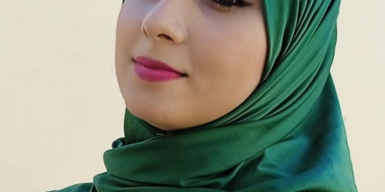 إلهام العويفي كاتبة وشاعرة مغربية
