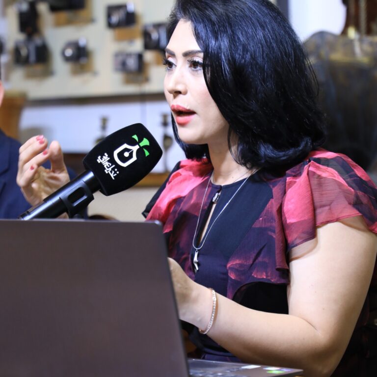 الشاعرة والإعلامية آلاء أبو الشملات