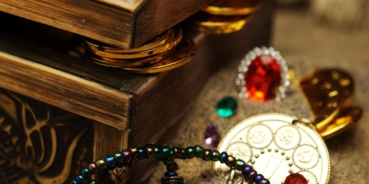 الكنز المدفون إعادة سرد بواسطة س. إي. شلوسر