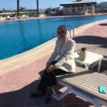 زمن يقتات من عشبة الألوان