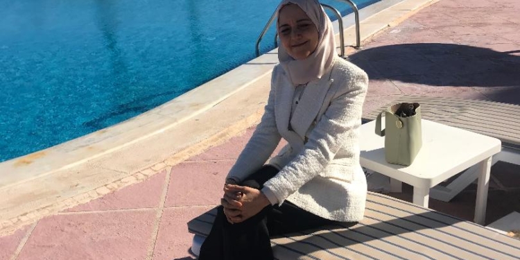 زمن يقتات من عشبة الألوان