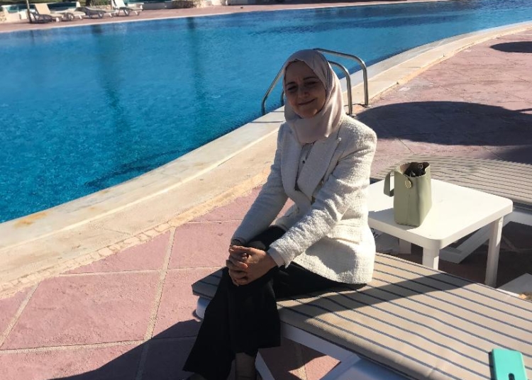 زمن يقتات من عشبة الألوان