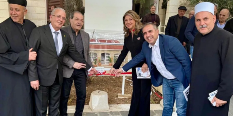 "روّاد من بلاد الأرز" أكبر كتاب في العالم... هل يدخل غينيس؟