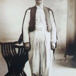 الصورة: الموظف في البنك العثماني الياس البراك في ملابسه التقليدية سنة 1912. (مجموعة خاصة).