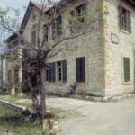 الصورة أحد مباني العصفورية في الحازمية